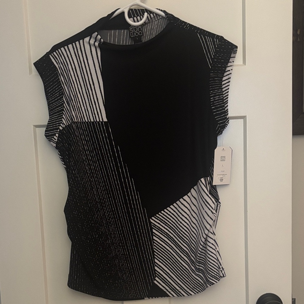 CLARA SUNWOO Black and White Geometric Muscle Tee